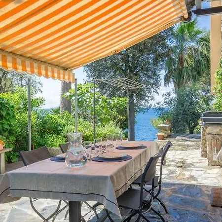 Corsanego Sleeps 7 Air Con Wifi Villa
